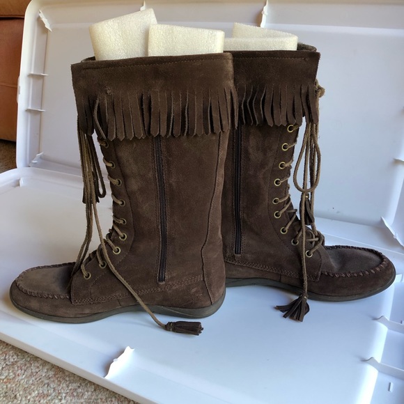 Suede L.L.Bean brown moccasin boots. Lace up, side zipper, warm lining. Size 9.5 - Picture 4 of 7